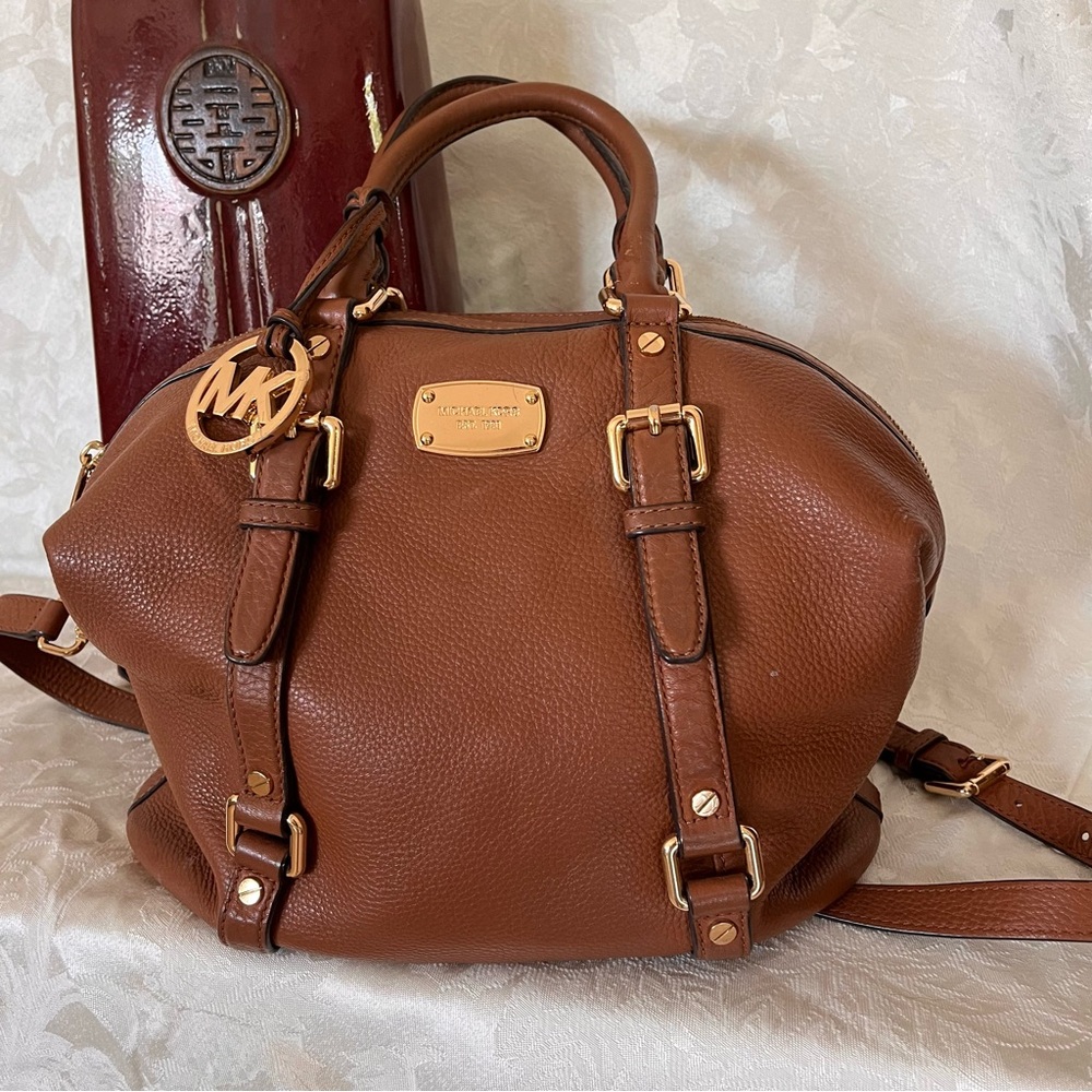 Michael Kors pebbled leather camel handbag with a strap.Preloved.